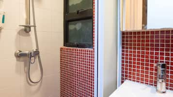 Economy Double Room | Bathroom shower