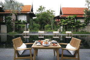 Se sirven almuerzos y cenas, cocina internacional