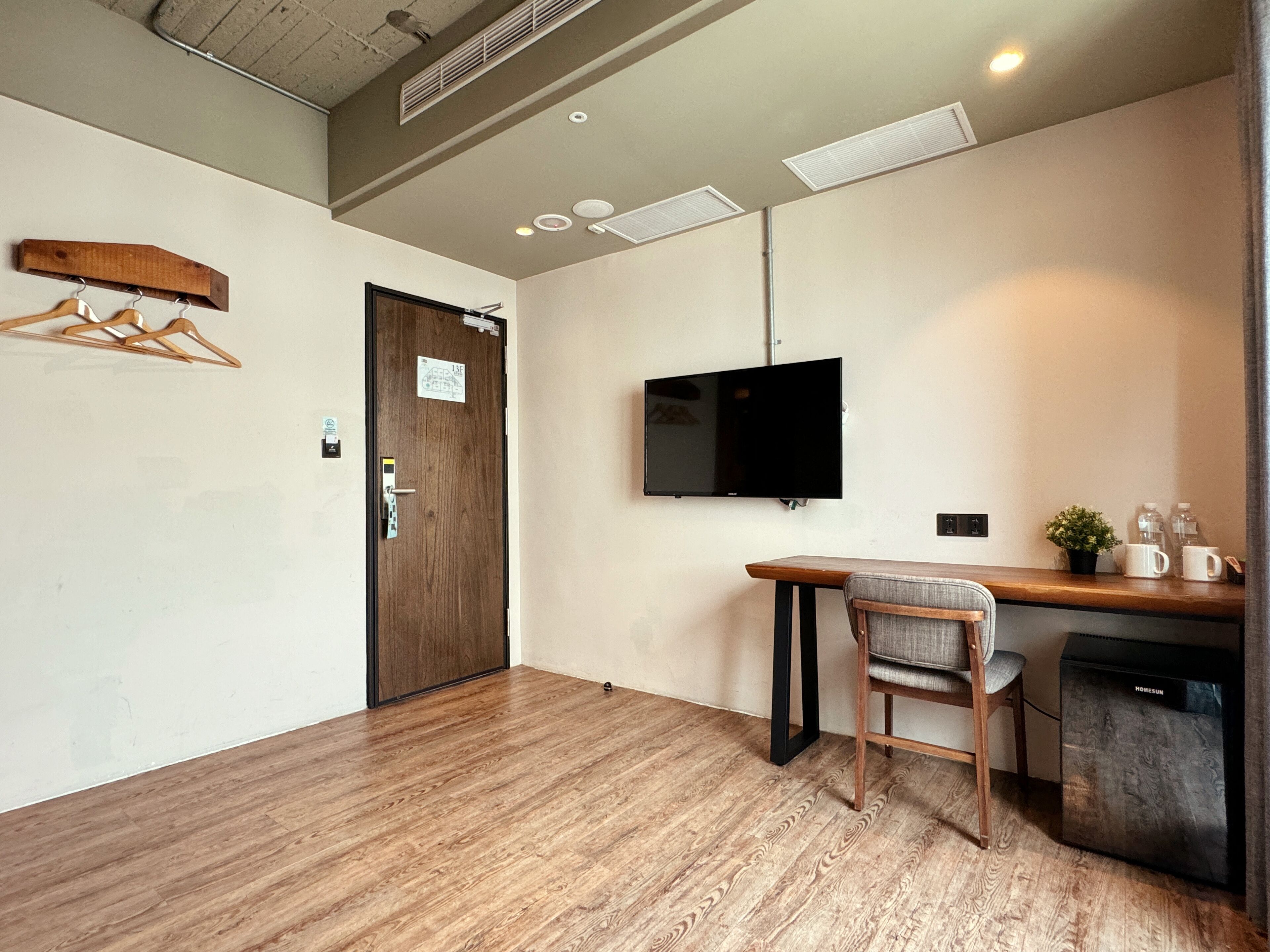 deluxe double room | 1 bedroom, desk, laptop workspace, blackout curtains