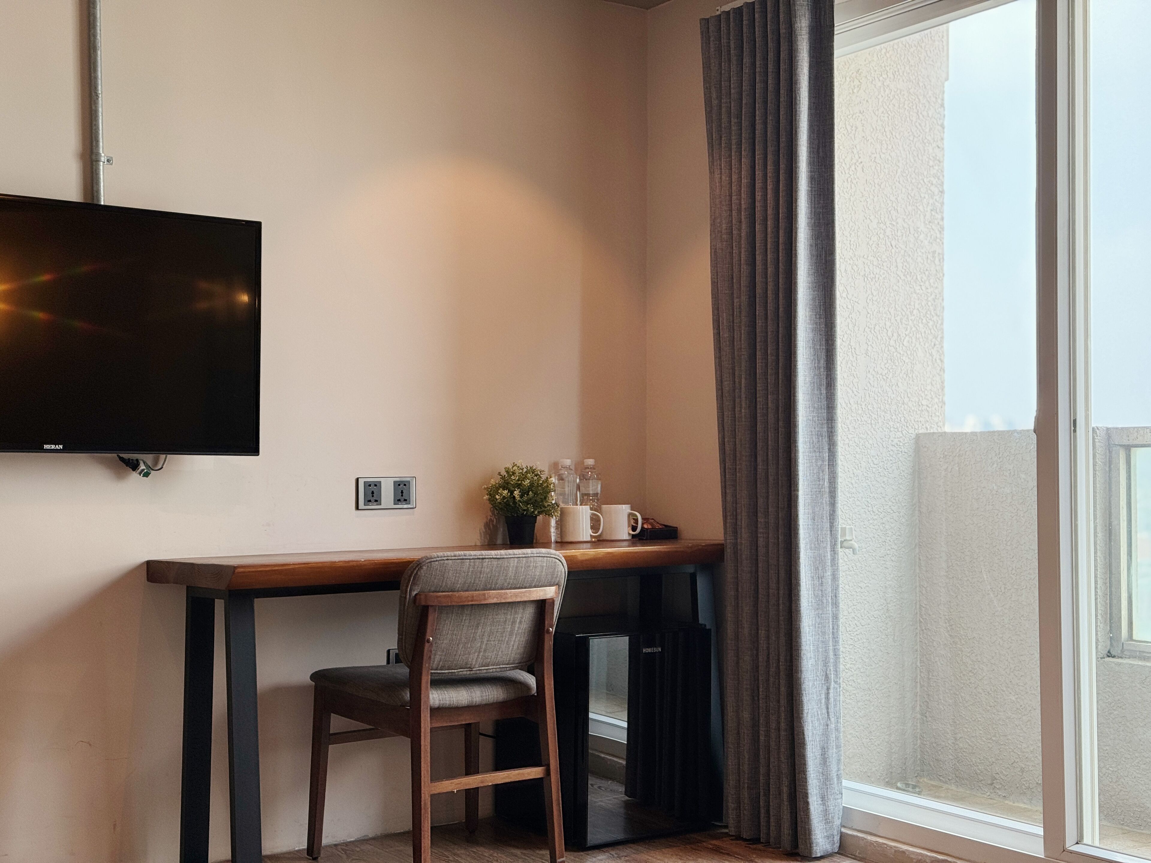 deluxe double room | 1 bedroom, desk, laptop workspace, blackout curtains