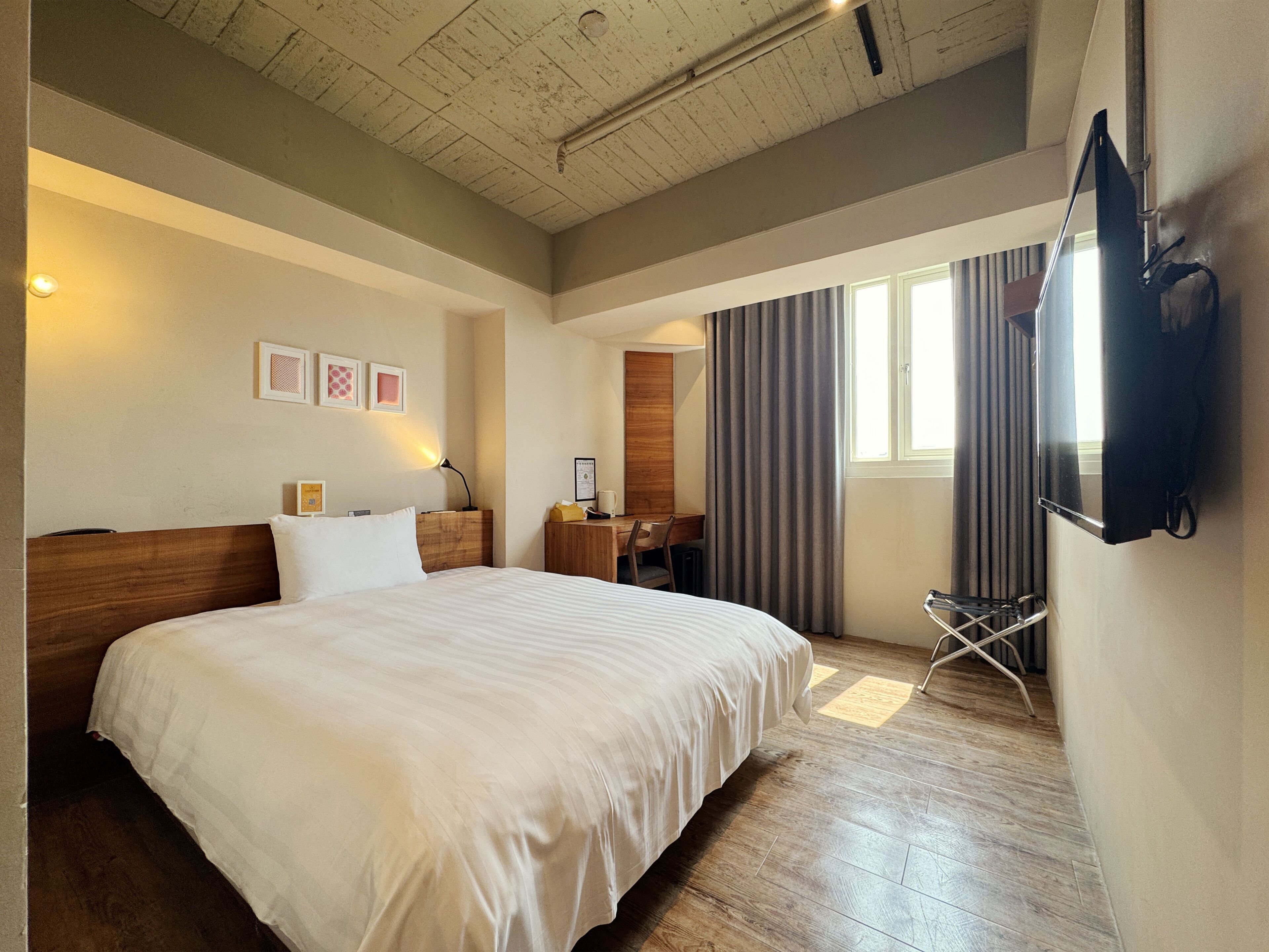 1 bedroom, desk, laptop workspace, blackout curtains