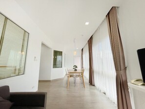 ファミリー スイート 2 ベッドルーム | リビング エリア | 薄型テレビ