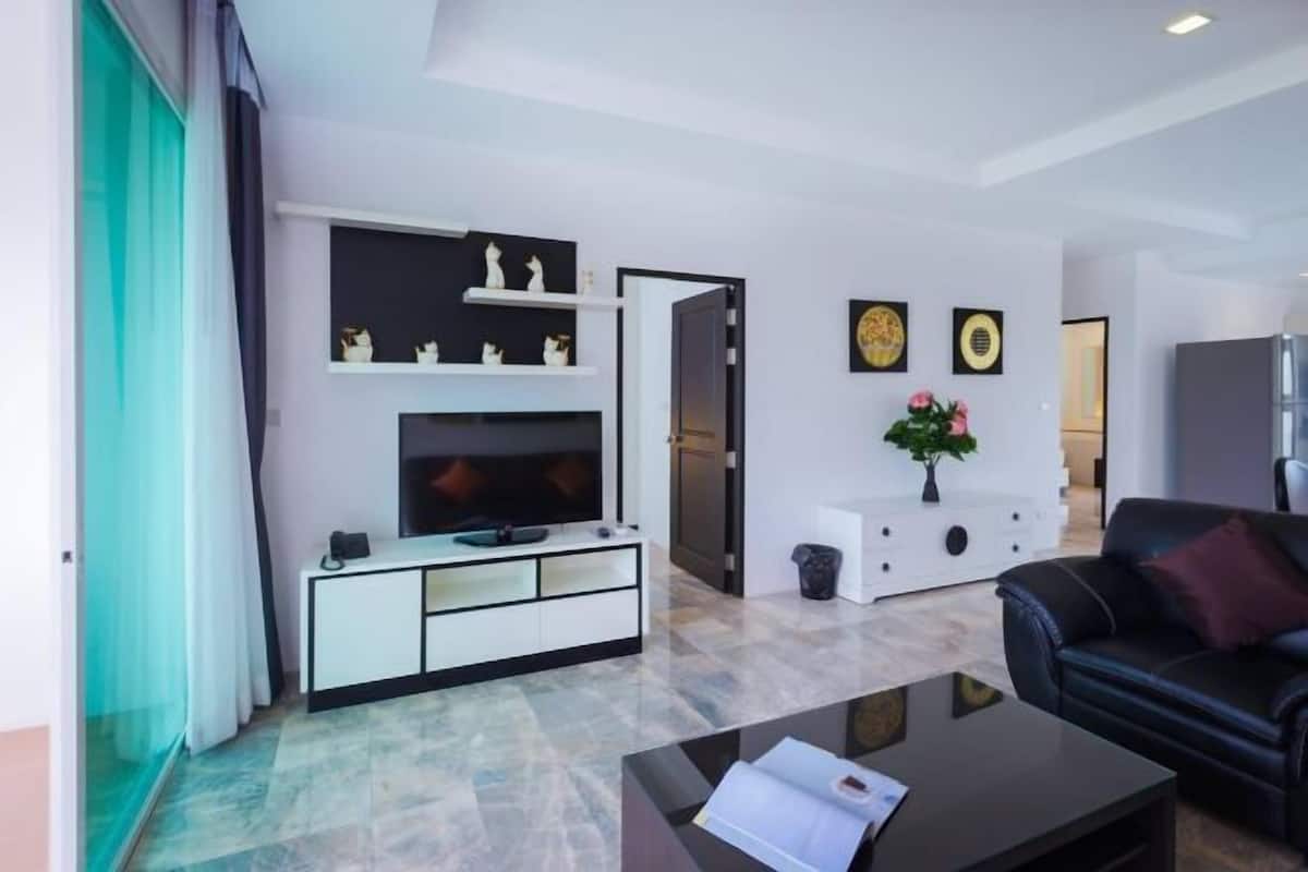 In-room safe, blackout drapes, rollaway beds, free WiFi