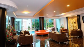 Lobby sitting area - Phuket Seaview Resotel (Rawai)