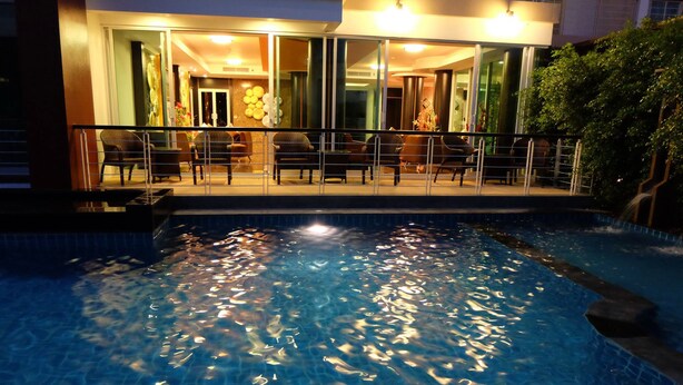 Outdoor pool - Phuket Seaview Resotel (Rawai)