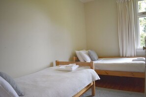 Premium bedding, individually decorated, iron/ironing board, free WiFi - Criffel Station Farmstay (Wanaka)