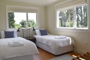 Premium bedding, individually decorated, iron/ironing board, free WiFi - Criffel Station Farmstay (Wanaka)