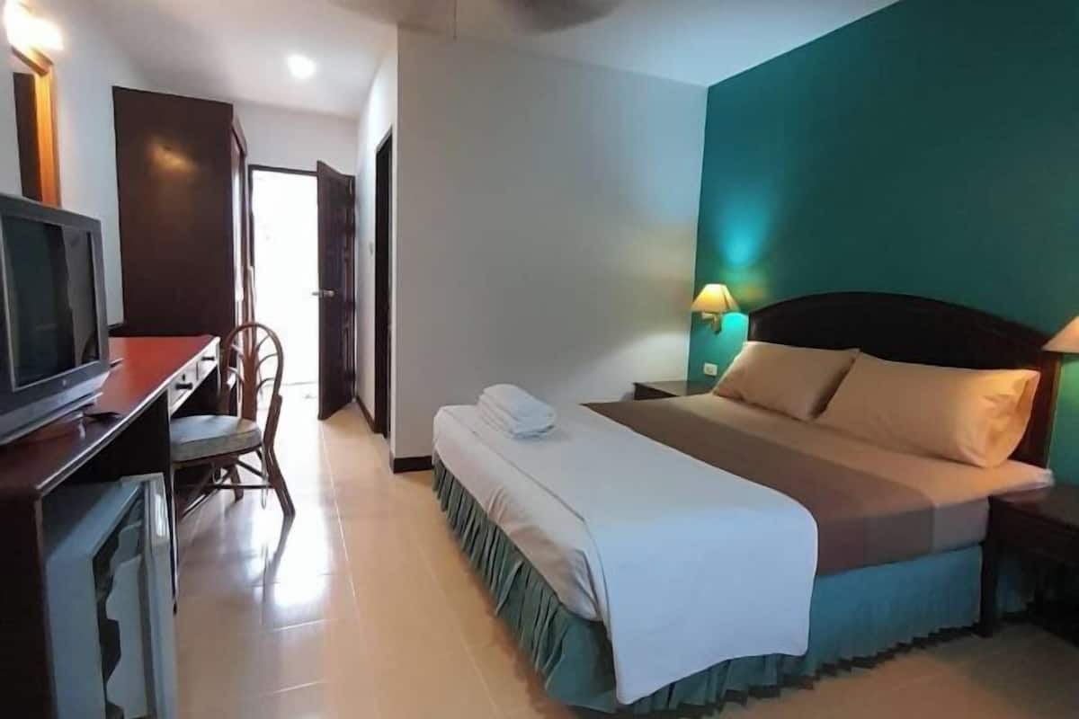 In-room safe, desk, blackout curtains, free WiFi