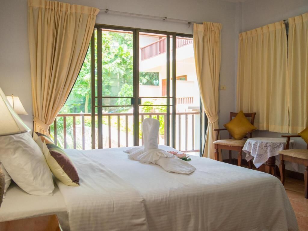 In-room safe, desk, blackout curtains, free WiFi