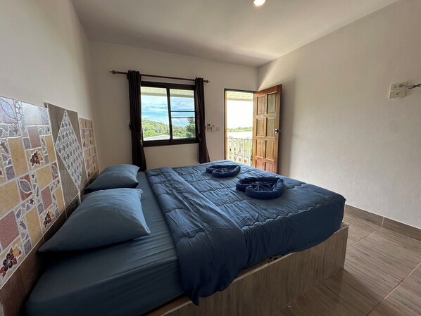 Superior Room, 1 King Bed, Ensuite, Partial Sea View