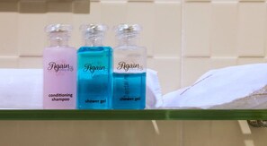 Habitación estándar | Caja de seguridad en la habitación, escritorio y camas extra 