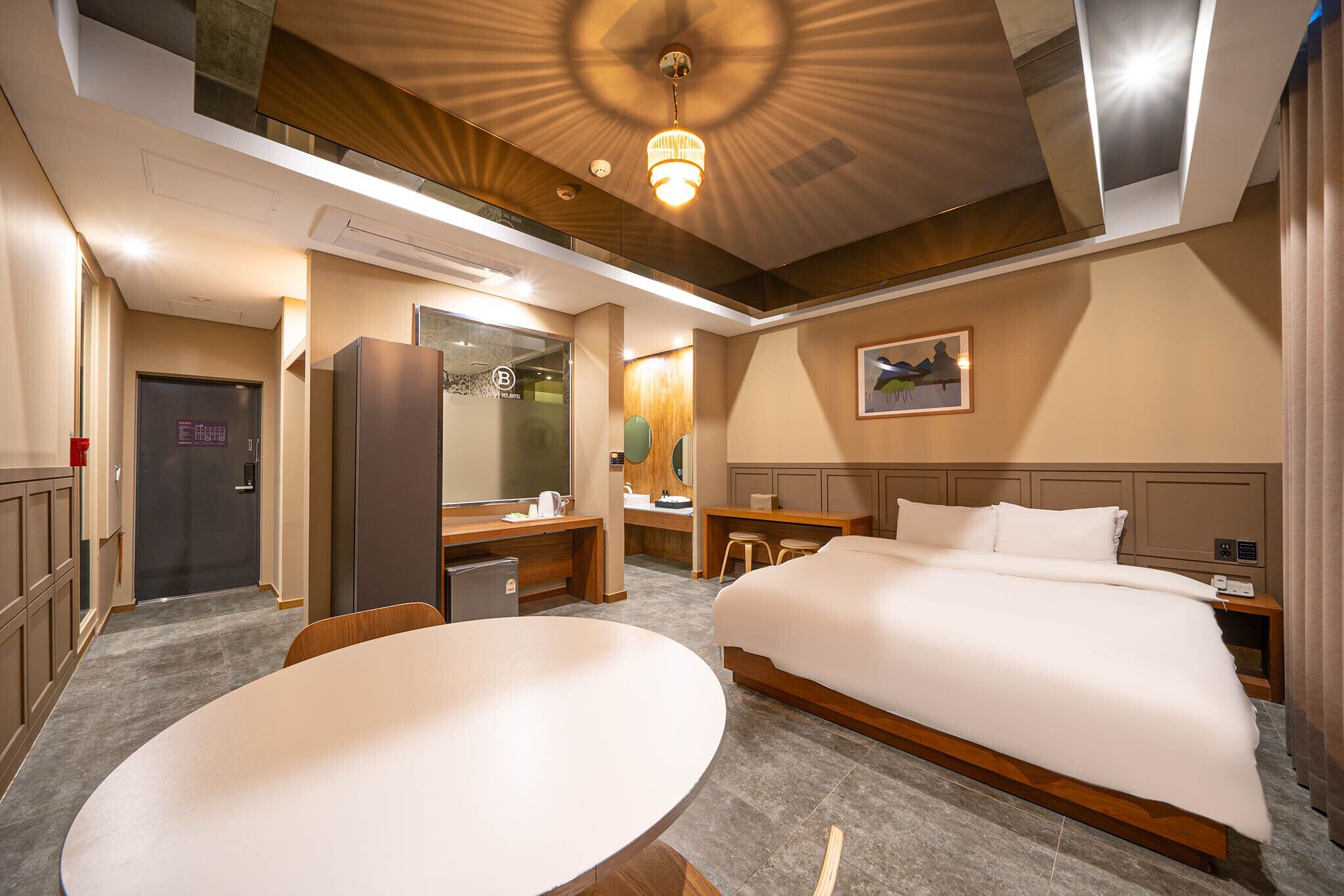 premium room | in-room safe, individually decorated, desk, soundproofing