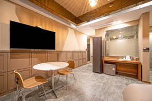 Premium Room | In-room safe, individually decorated, desk, soundproofing - Brown-Dot Hotel Daegu Hyukshin Doshi (Daegu)