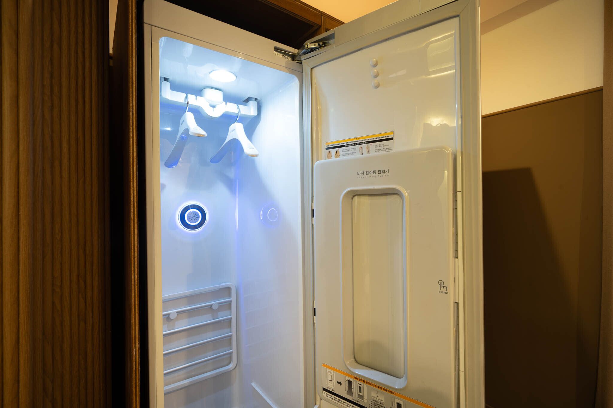 premium room | in-room safe, individually decorated, desk, soundproofing