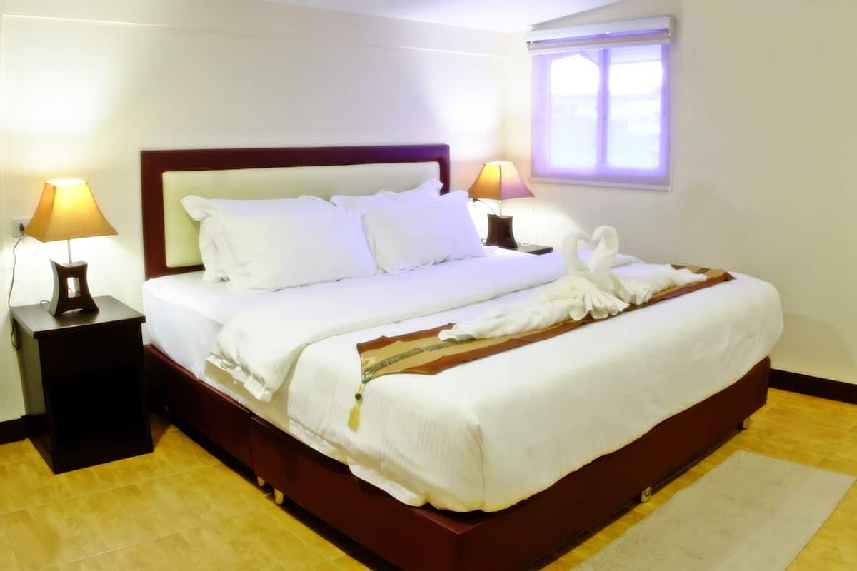 In-room safe, desk, iron/ironing board, free WiFi