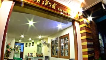 Family Room, Multiple Beds, Non Smoking, Refrigerator | In-room safe, desk, iron/ironing board (on request), free WiFi