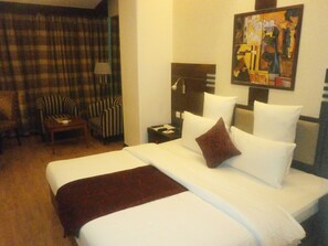Deluxe Room | In-room safe, desk, laptop workspace, iron/ironing board - Residency club (Pune)