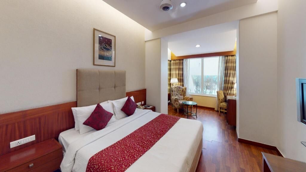 In-room safe, desk, laptop workspace, iron/ironing board