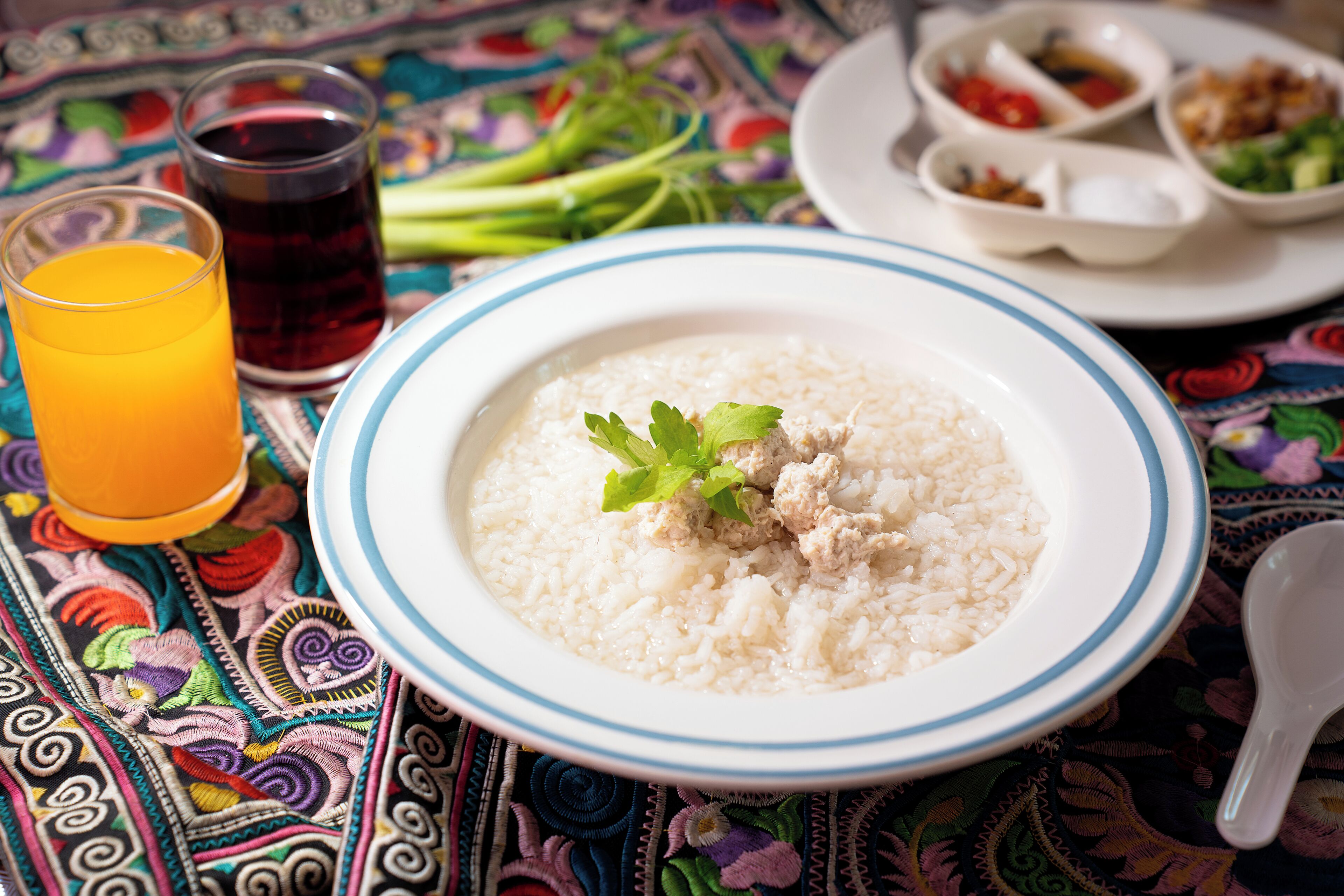 breakfast, lunch, dinner served; thai cuisine