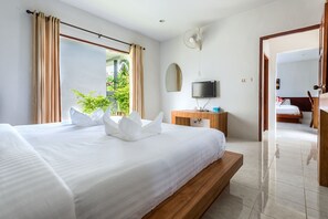 Desk, blackout curtains, free WiFi, bed sheets - Again at Naiharn Beach Resort (Rawai)