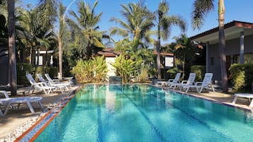 Outdoor pool, pool umbrellas, sun loungers