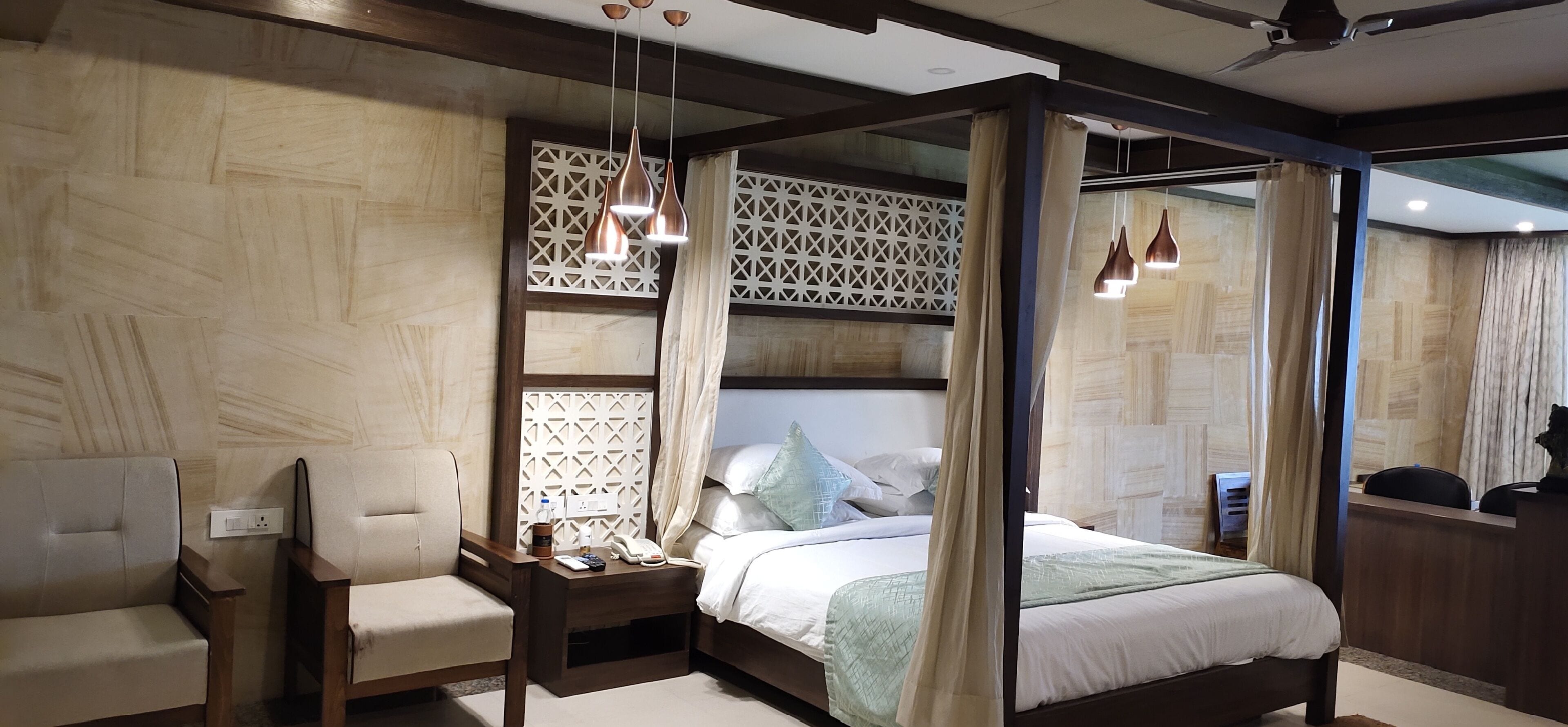 suite, 1 queen bed (sea suite) | down duvets, minibar, in-room safe, desk