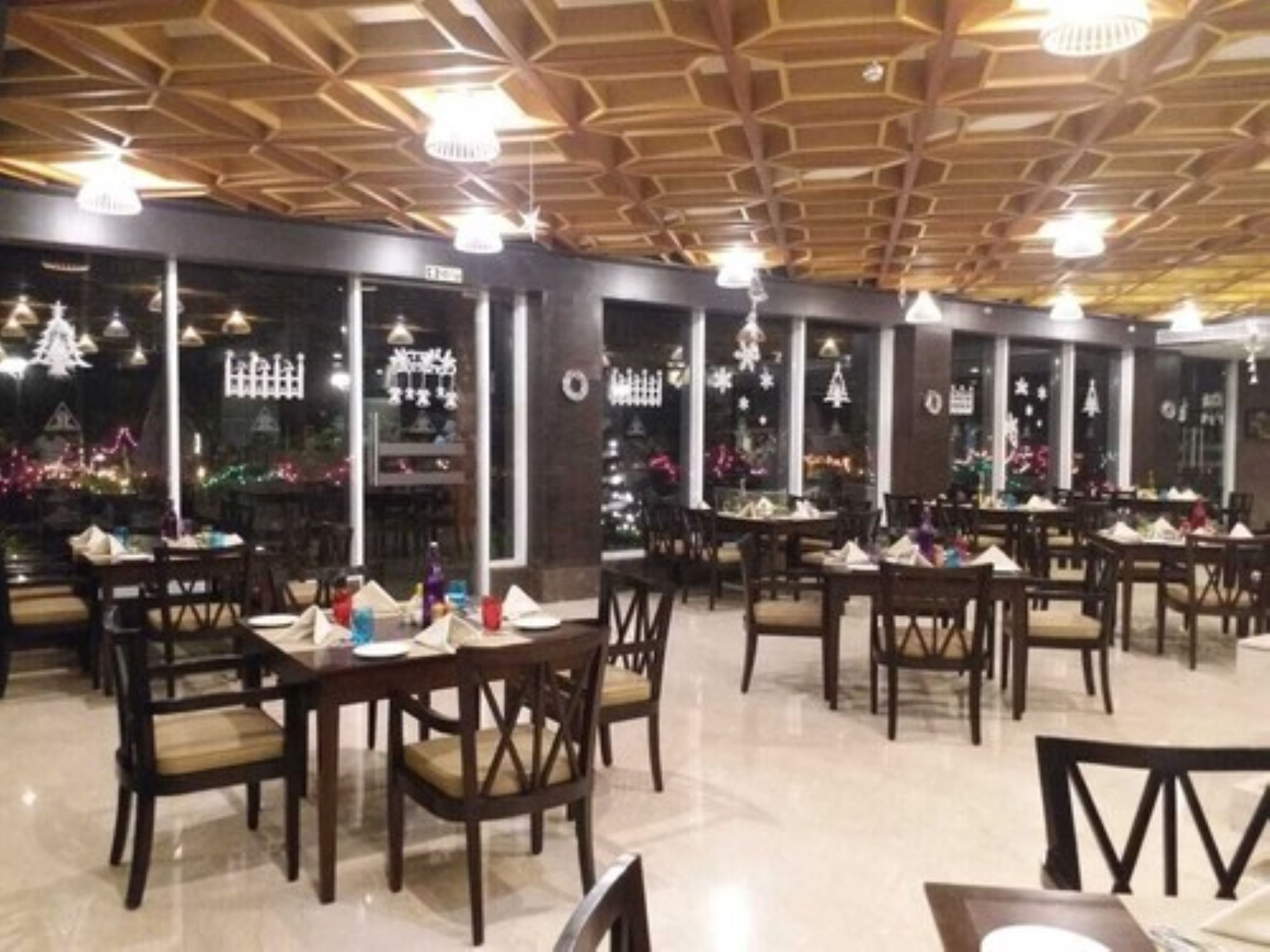 daily buffet breakfast (inr 1180 per person)