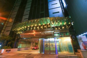 Front of property - evening/night - The Ace Hotel (Seoul)