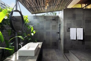 Dusche, Regendusche, kostenlose Toilettenartikel, Haartrockner