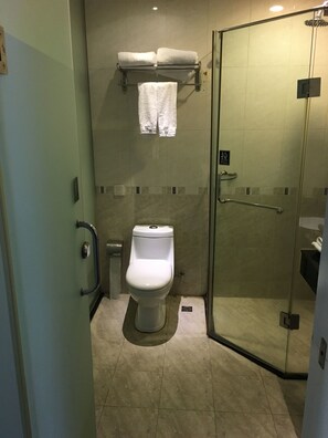 Superior Twin Room | Bathroom | Shower, free toiletries, hair dryer, bathrobes - Tourism Trend Hotel (Shenzhen)