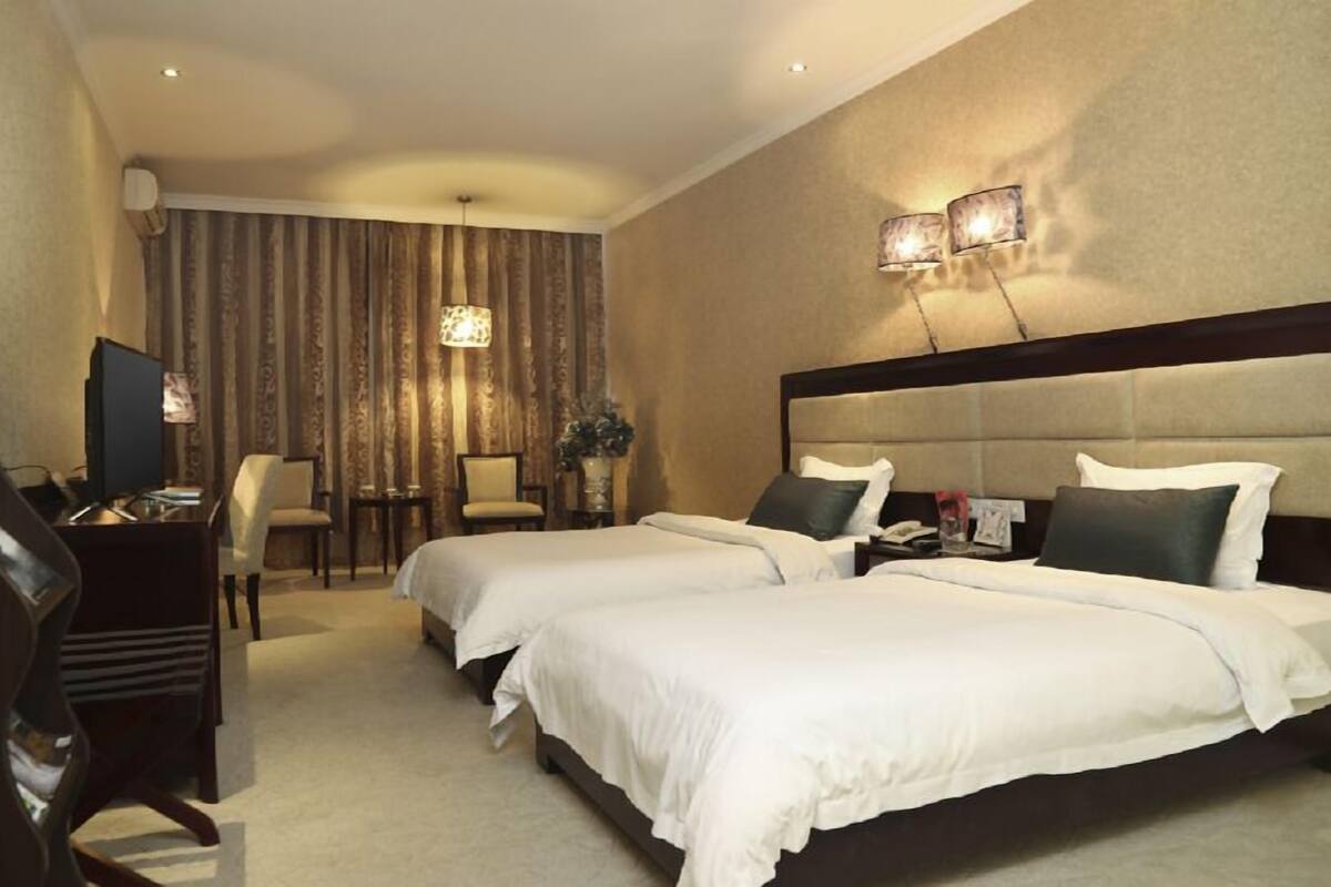 Business Twin Room | Desk, iron/ironing board (on request)