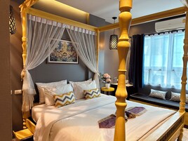 Tabla de planchar con plancha, wifi gratis y ropa de cama 