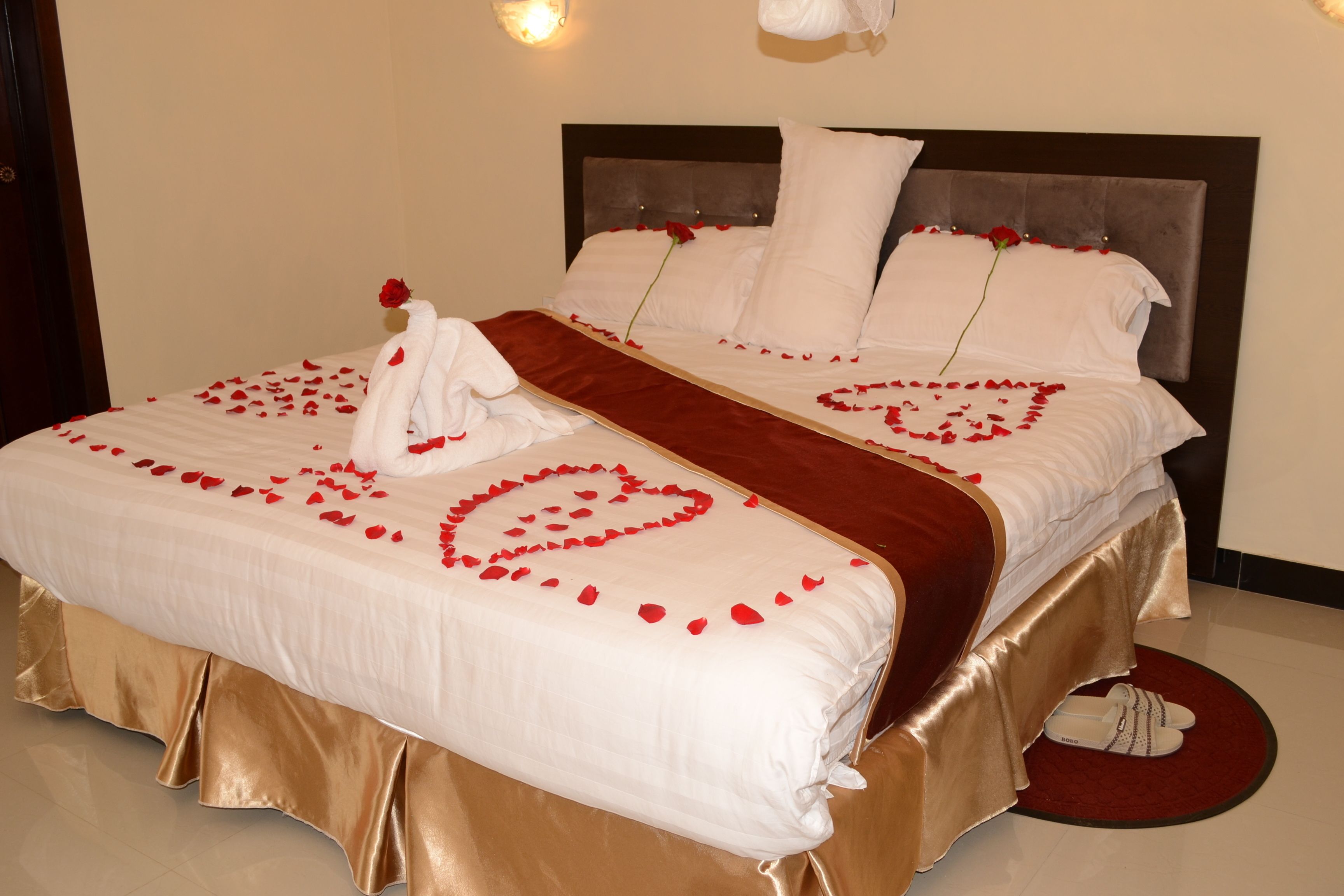 minibar, in-room safe, desk, iron/ironing board