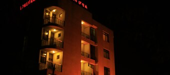 Lake Mark Hotel