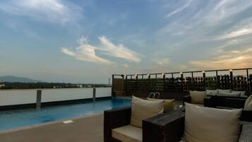 Rooftop pool