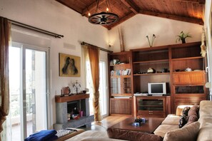 华丽别墅, 5 间卧室, 私人游泳池 | 客厅 | 40-英寸纯平电视（配备卫星频道）、电视、DVD 播放器