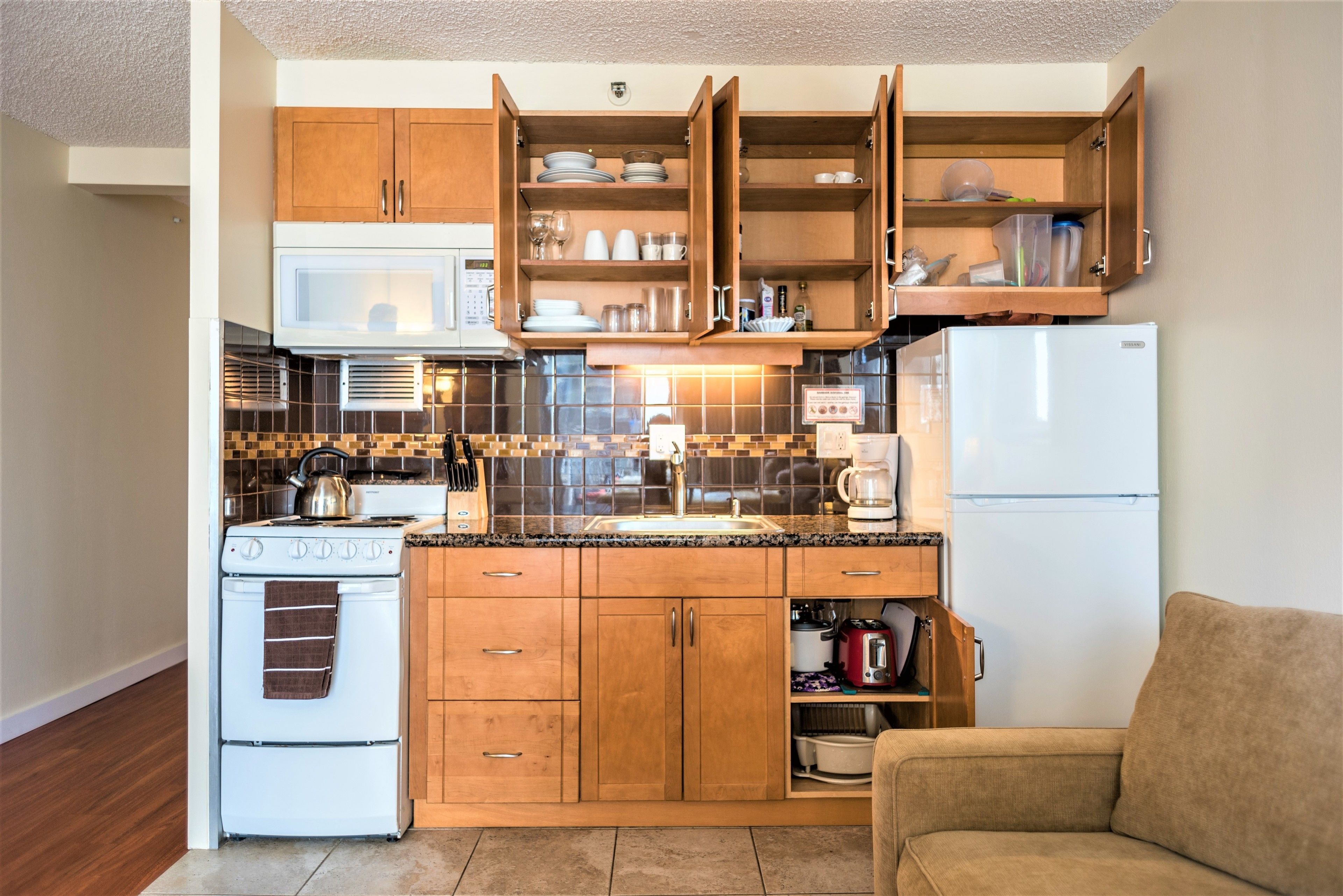 #1003 - the peacock studio with full kitchen | coffee and/or coffee maker