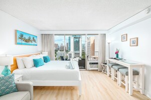 Studio Suite, Kitchen | Premium bedding, memory foam beds, individually decorated