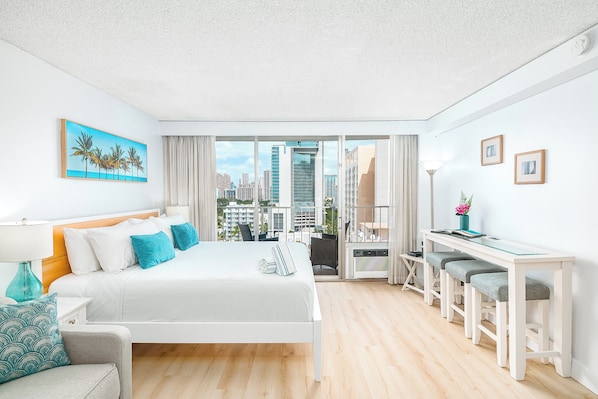 Studio Suite, Kitchen | Premium bedding, memory foam beds, individually decorated - Waikiki Place - the Place to be in Waikiki (Honolulu)