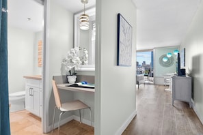 #1106 - The Bahama Studio with Full Kitchen | Premium bedding, memory foam beds, individually decorated - Waikiki Place - the Place to be in Waikiki (Honolulu)