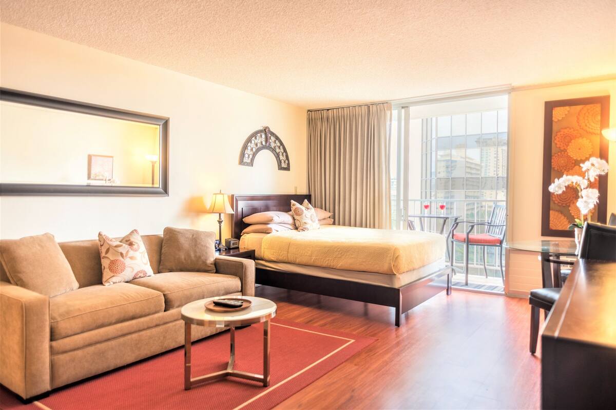 #1003 - The Peacock Studio with Full Kitchen | Living room | 48-inch flat-screen TV with cable channels, TV