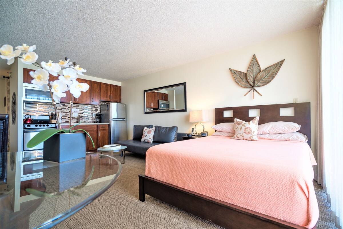 #1702 - The Palm Studio with Full Kitchen | Premium bedding, memory foam beds, laptop workspace, blackout drapes