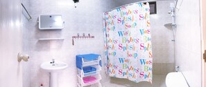 Standard Room in Pool Villa | Bathroom | Shower, free toiletries, towels