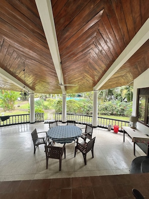 Family Room | Terrace/patio