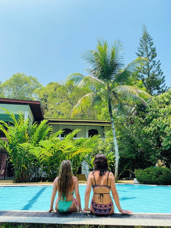Outdoor pool - Leijay Garden Retreat (Galle)