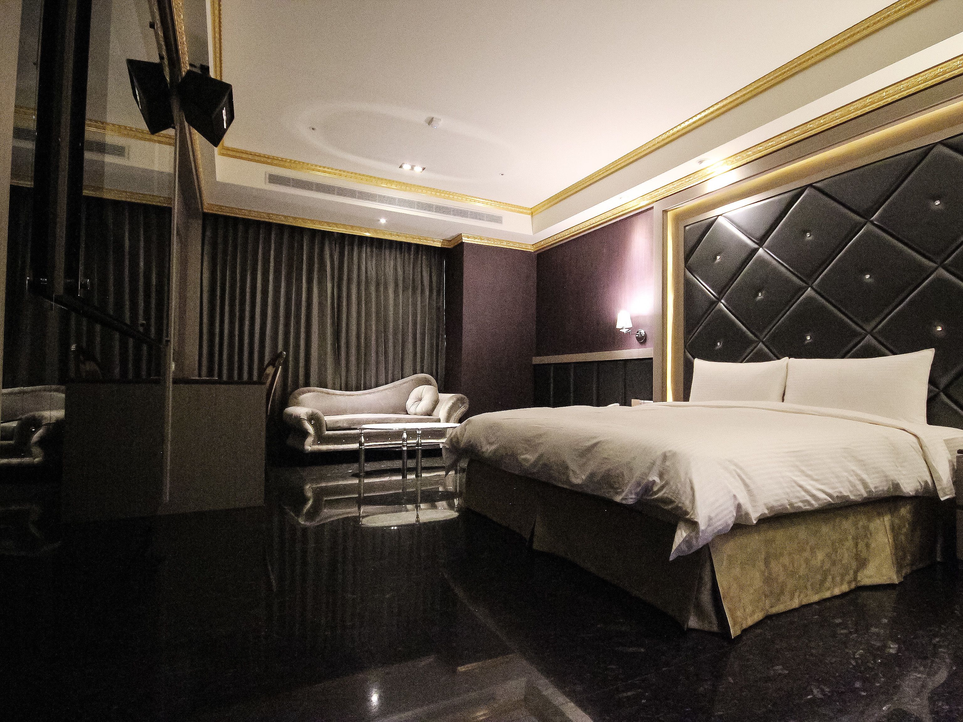 Ropa de cama de alta calidad y minibar 