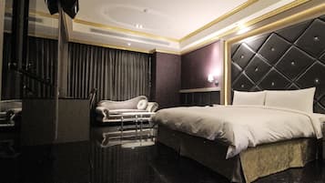 Classic Double Room | Premium bedding, minibar, in-room safe, desk