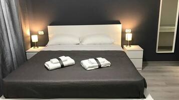 Standard Triple Room | Desk, cribs/infant beds, free WiFi, bed sheets