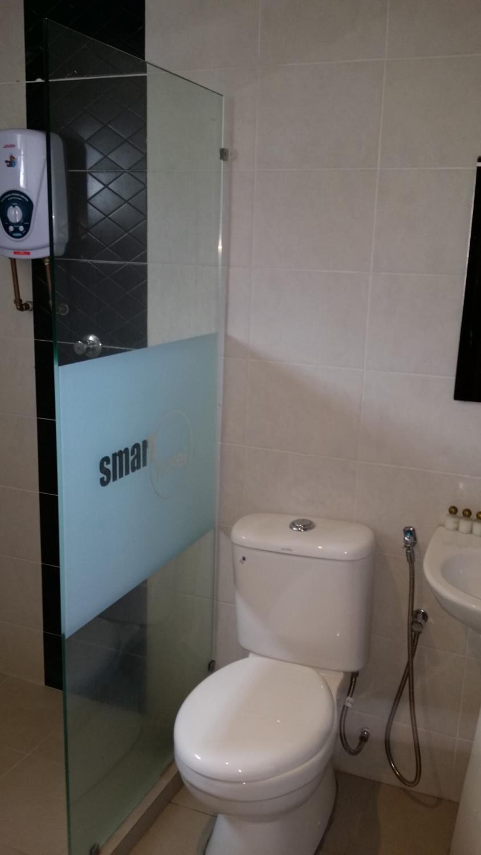 Regadera, amenidades de baño gratuitas, secadora de cabello, bidet 