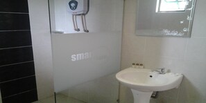 Ducha, artículos de tocador gratuitos, secador de pelo, bidet